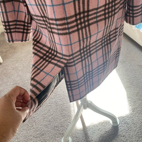 Glamorous pink plaid coat
•Two welt pockets with flaps at the front
•worn twice - Picture 7 of 9